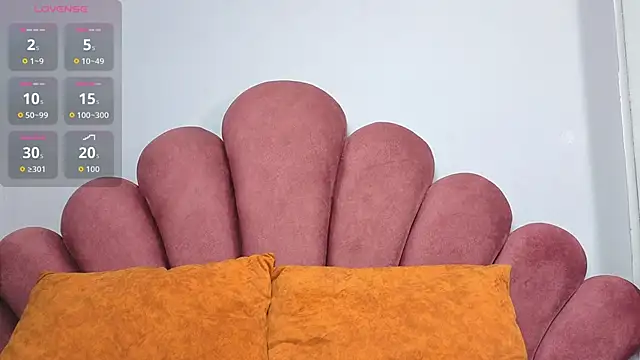 Snapshot of JESSYCORTES chatting on 10-26-25, 12:38 JESSYCORTES online show from 10-26-25, 12:38