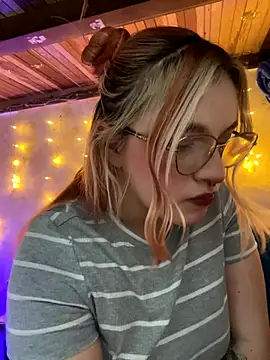 SophiaWeestt99 online show from 11-28-25, 03:09