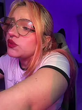 Snapshot of SophiaWeestt99 chatting on 06-22-26, 01:07 SophiaWeestt99 online show from 06-22-26, 01:07