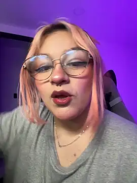 Snapshot of SophiaWeestt99 chatting on 06-23-26, 01:25 SophiaWeestt99 online show from 06-23-26, 01:25