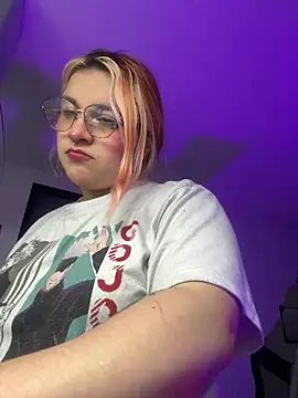 Snapshot of SophiaWeestt99 chatting on 06-30-26, 03:29 SophiaWeestt99 online show from 06-30-26, 03:29