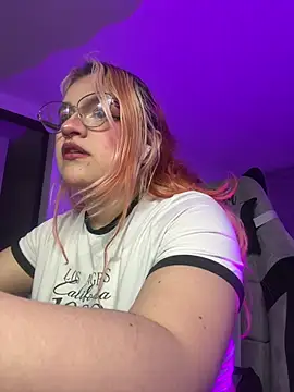 Snapshot of SophiaWeestt99 chatting on 07-07-26, 02:14 SophiaWeestt99 online show from 07-07-26, 02:14