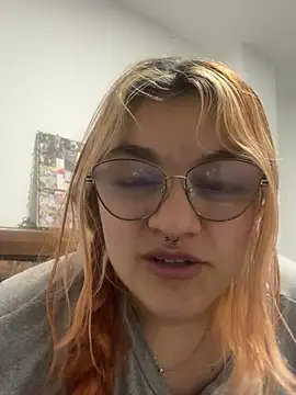 Snapshot of SophiaWeestt99 chatting on 07-14-26, 05:34 SophiaWeestt99 online show from 07-14-26, 05:34