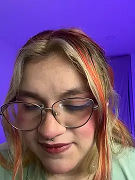 Snapshot of SophiaWeestt99 chatting on 07-23-26, 04:21 SophiaWeestt99 online show from 07-23-26, 04:21