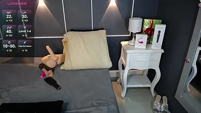 Emmawattsom online show from 12-28-24, 03:26