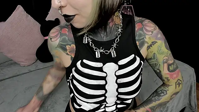 NikkiRamone online show from 02-05-25, 07:29