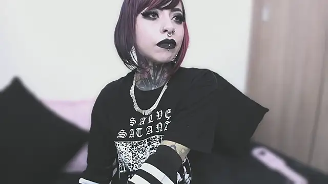 NikkiRamone online show from 09-11-25, 10:48