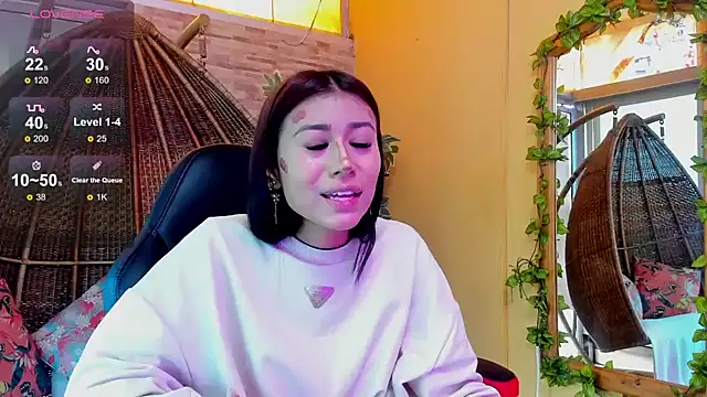 Snapshot of ZaraLim chatting on 12-04-24, 12:25 ZaraLim online show from 12-04-24, 12:25