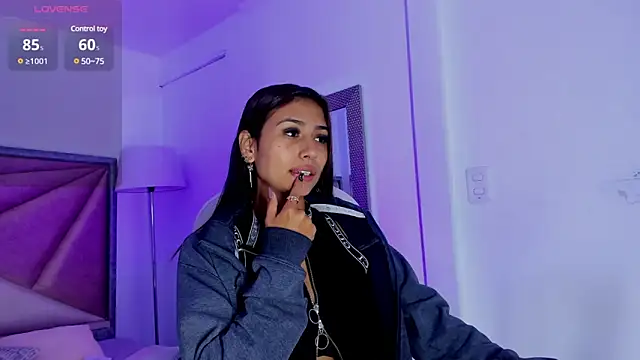 Snapshot of ZaraLim chatting on 12-28-24, 12:03 ZaraLim online show from 12-28-24, 12:03