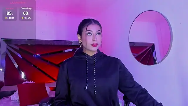 Snapshot of ZaraLim chatting on 02-12-25, 12:12 ZaraLim online show from 02-12-25, 12:12