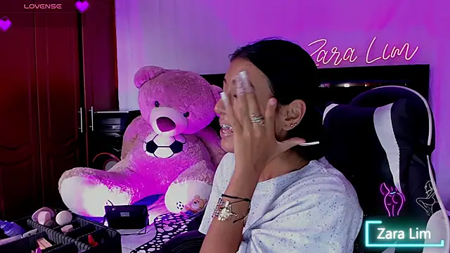 Snapshot of ZaraLim chatting on 09-17-25, 07:48 ZaraLim online show from 09-17-25, 07:48