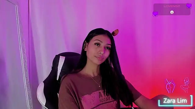 Snapshot of ZaraLim chatting on 10-06-25, 02:03 ZaraLim online show from 10-06-25, 02:03