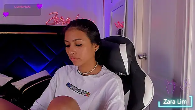 Snapshot of ZaraLim chatting on 11-11-25, 06:19 ZaraLim online show from 11-11-25, 06:19