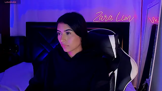 Snapshot of ZaraLim chatting on 11-16-25, 02:17 ZaraLim online show from 11-16-25, 02:17