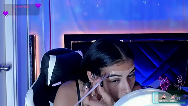 Snapshot of ZaraLim chatting on 11-30-25, 09:41 ZaraLim online show from 11-30-25, 09:41