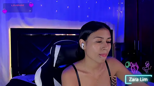 Snapshot of ZaraLim chatting on 12-03-25, 09:02 ZaraLim online show from 12-03-25, 09:02