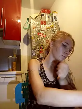 Snapshot of ElektrikFrancaise chatting on 09-23-25, 12:35 ElektrikFrancaise online show from 09-23-25, 12:35