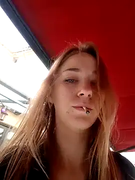 Snapshot of ElektrikFrancaise chatting on 10-24-25, 01:40 ElektrikFrancaise online show from 10-24-25, 01:40