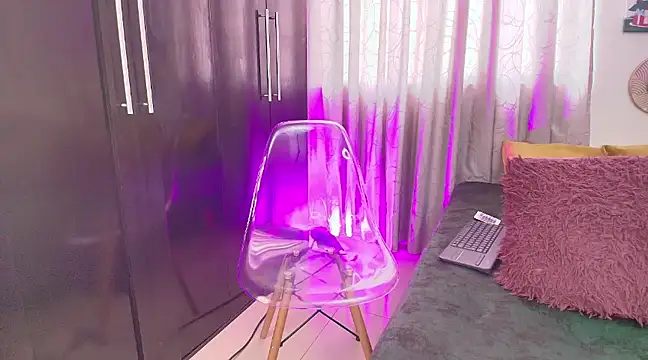 Snapshot of thiagowes chatting on 12-13-24, 08:37 thiagowes online show from 12-13-24, 08:37