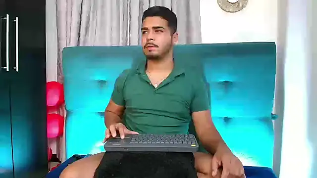 Snapshot of thiagowes chatting on 02-06-25, 12:43 thiagowes online show from 02-06-25, 12:43