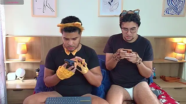 Snapshot of thiagowes chatting on 10-31-25, 05:47 thiagowes online show from 10-31-25, 05:47