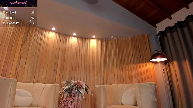 Snapshot of RebeccaHudson chatting on 02-05-25, 09:36 RebeccaHudson online show from 02-05-25, 09:36