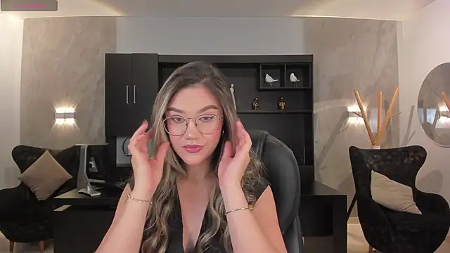 Snapshot of RebeccaHudson chatting on 02-11-25, 03:18 RebeccaHudson online show from 02-11-25, 03:18