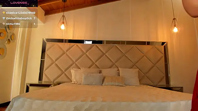 Snapshot of RebeccaHudson chatting on 02-14-25, 09:56 RebeccaHudson online show from 02-14-25, 09:56