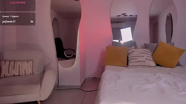 Snapshot of RebeccaHudson chatting on 03-07-25, 06:13 RebeccaHudson online show from 03-07-25, 06:13