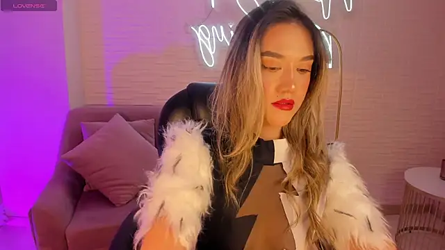 Snapshot of RebeccaHudson chatting on 03-10-25, 12:18 RebeccaHudson online show from 03-10-25, 12:18