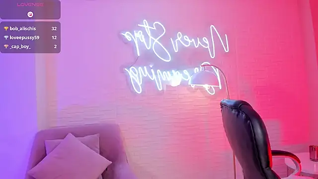 Snapshot of RebeccaHudson chatting on 03-10-25, 03:23 RebeccaHudson online show from 03-10-25, 03:23