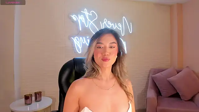 Snapshot of RebeccaHudson chatting on 03-21-25, 03:12 RebeccaHudson online show from 03-21-25, 03:12