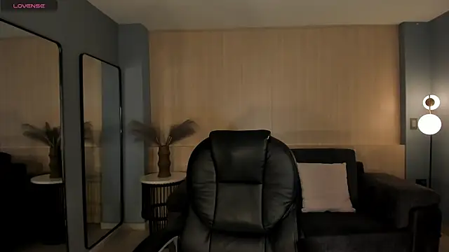 Snapshot of RebeccaHudson chatting on 09-26-25, 08:02 RebeccaHudson online show from 09-26-25, 08:02