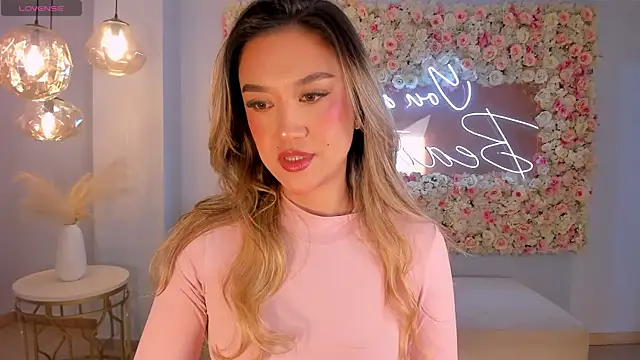 Snapshot of RebeccaHudson chatting on 10-16-25, 06:53 RebeccaHudson online show from 10-16-25, 06:53