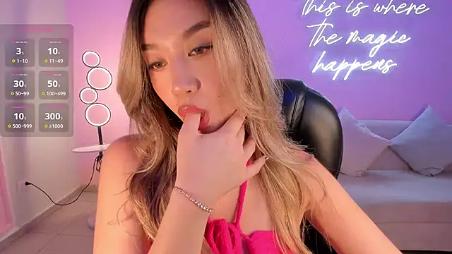 Snapshot of RebeccaHudson chatting on 10-28-25, 07:05 RebeccaHudson online show from 10-28-25, 07:05