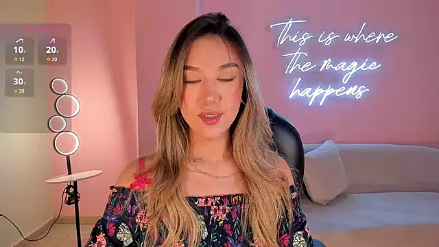 Snapshot of RebeccaHudson chatting on 10-30-25, 07:25 RebeccaHudson online show from 10-30-25, 07:25