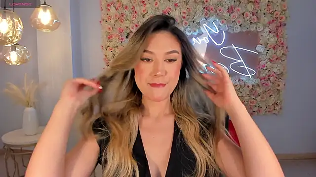 Snapshot of RebeccaHudson chatting on 11-10-25, 07:02 RebeccaHudson online show from 11-10-25, 07:02