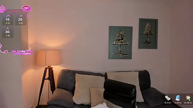 Snapshot of RebeccaHudson chatting on 12-14-25, 11:20 RebeccaHudson online show from 12-14-25, 11:20