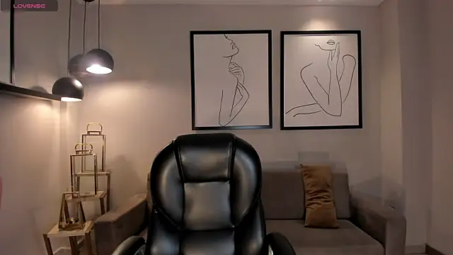 Snapshot of RebeccaHudson chatting on 12-17-25, 08:04 RebeccaHudson online show from 12-17-25, 08:04