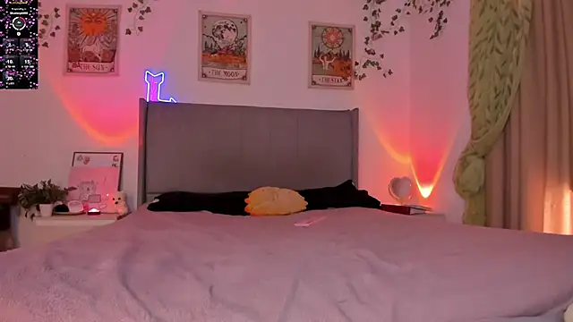 Whitekitty-exe online show from 12-18-25, 07:09