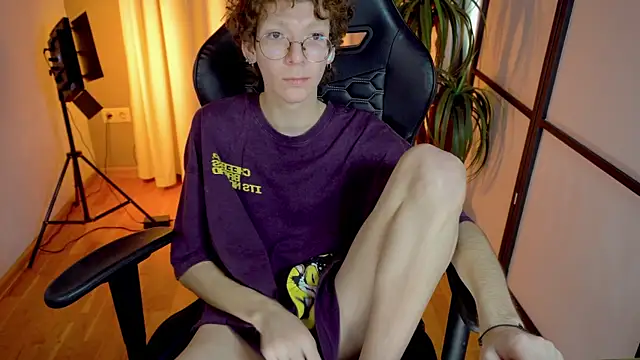 Snapshot of TommieH chatting on 02-14-25, 11:42 TommieH online show from 02-14-25, 11:42