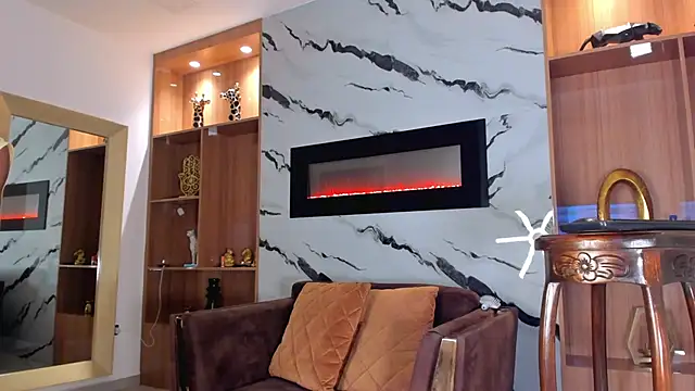 Keila Mendoza online show from 11-26-25, 05:08