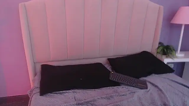 Snapshot of Angie99_gh chatting on 01-29-25, 06:43 Angie99 gh online show from 01-29-25, 06:43