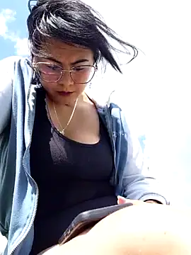 lara moon25 online show from 11-22-25, 07:13