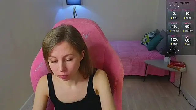 Snapshot of Lill_Mary chatting on 12-20-24, 04:53 Lill Mary online show from 12-20-24, 04:53