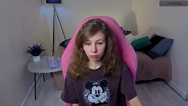 Snapshot of Lill_Mary chatting on 02-19-25, 06:00 Lill Mary online show from 02-19-25, 06:00