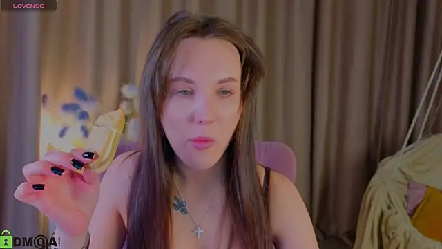 Snapshot of Wendy_mm chatting on 10-26-25, 04:02 Wendy mm online show from 10-26-25, 04:02