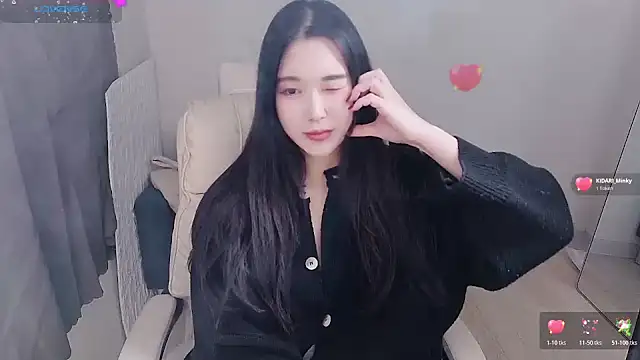 who Lilly online show from 11-26-25, 01:01