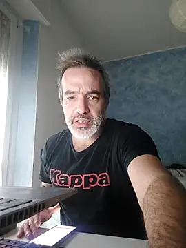 Snapshot of Marcolino183 chatting on 12-18-25, 08:42 Marcolino183 online show from 12-18-25, 08:42