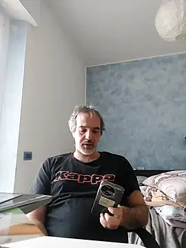 Snapshot of Marcolino183 chatting on 02-01-26, 07:51 Marcolino183 online show from 02-01-26, 07:51